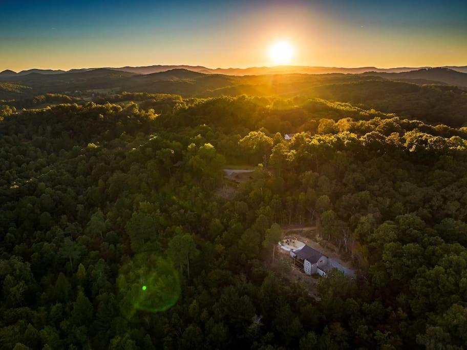 The Llaguna Lodge - New Cabin, Sleeps 10, Fire Pit, Hot Tub, In Blue Ridge , Ga Exterior foto